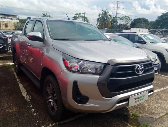 TOYOTA HILUX 2.8 D-4D TURBO DIESEL CD SR 4X4 AUTOMÁTICO
